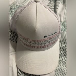 110/ONE TEN White TRAVIS MATTHEW’S Men’s DECK THE HALL Golf Cap